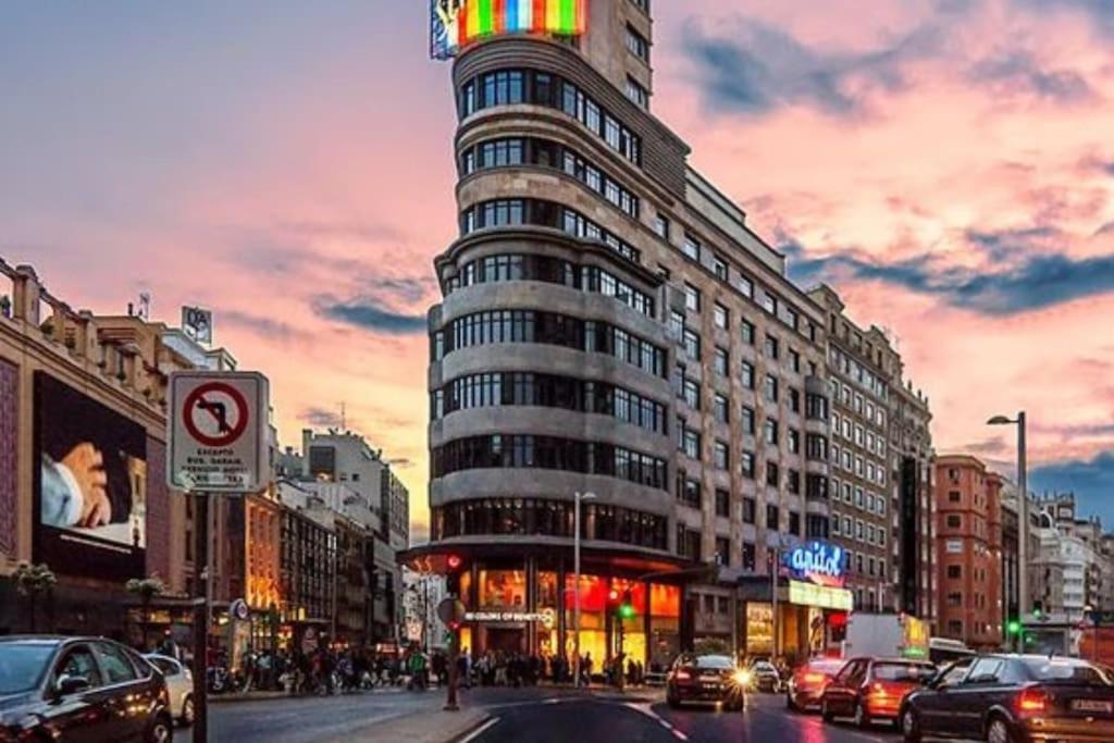 Alegria Urbana Cerca De Calle Alcala Madrid Kültér fotó