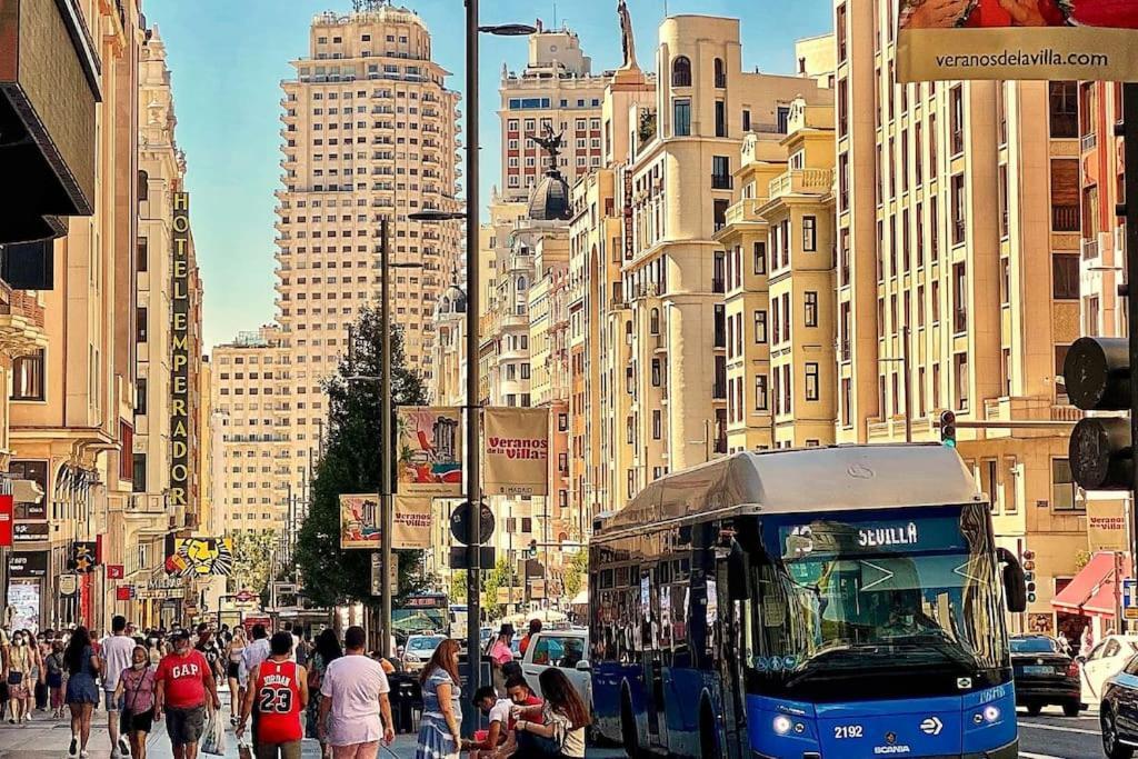 Alegria Urbana Cerca De Calle Alcala Madrid Kültér fotó